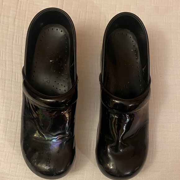 DANSKO Shiny Black Clogs - Picture 2 of 11